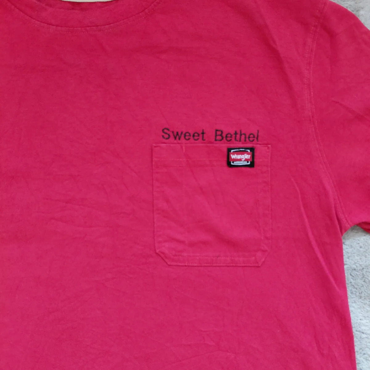Wrangler Crew Neck T Shirt Mens Large Pink Sweet Bethel Graphic Logo Pocket