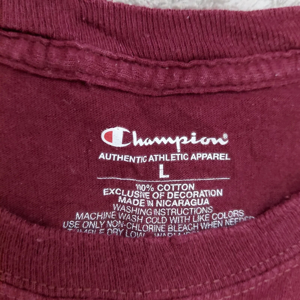 Champion Loyola University Chicago T Shirt Men's Large Burgundy Graphic Tee