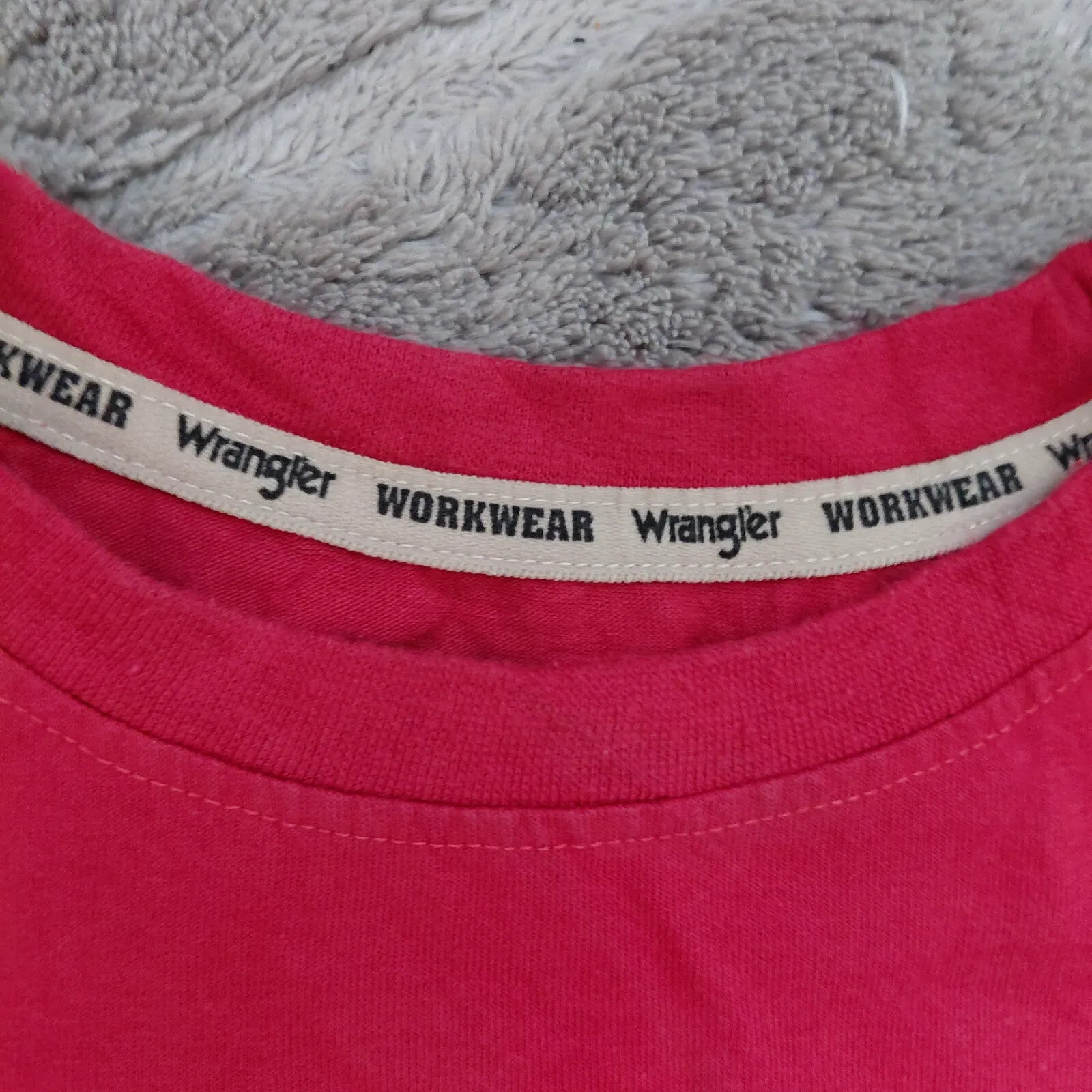 Wrangler Crew Neck T Shirt Mens Large Pink Sweet Bethel Graphic Logo Pocket