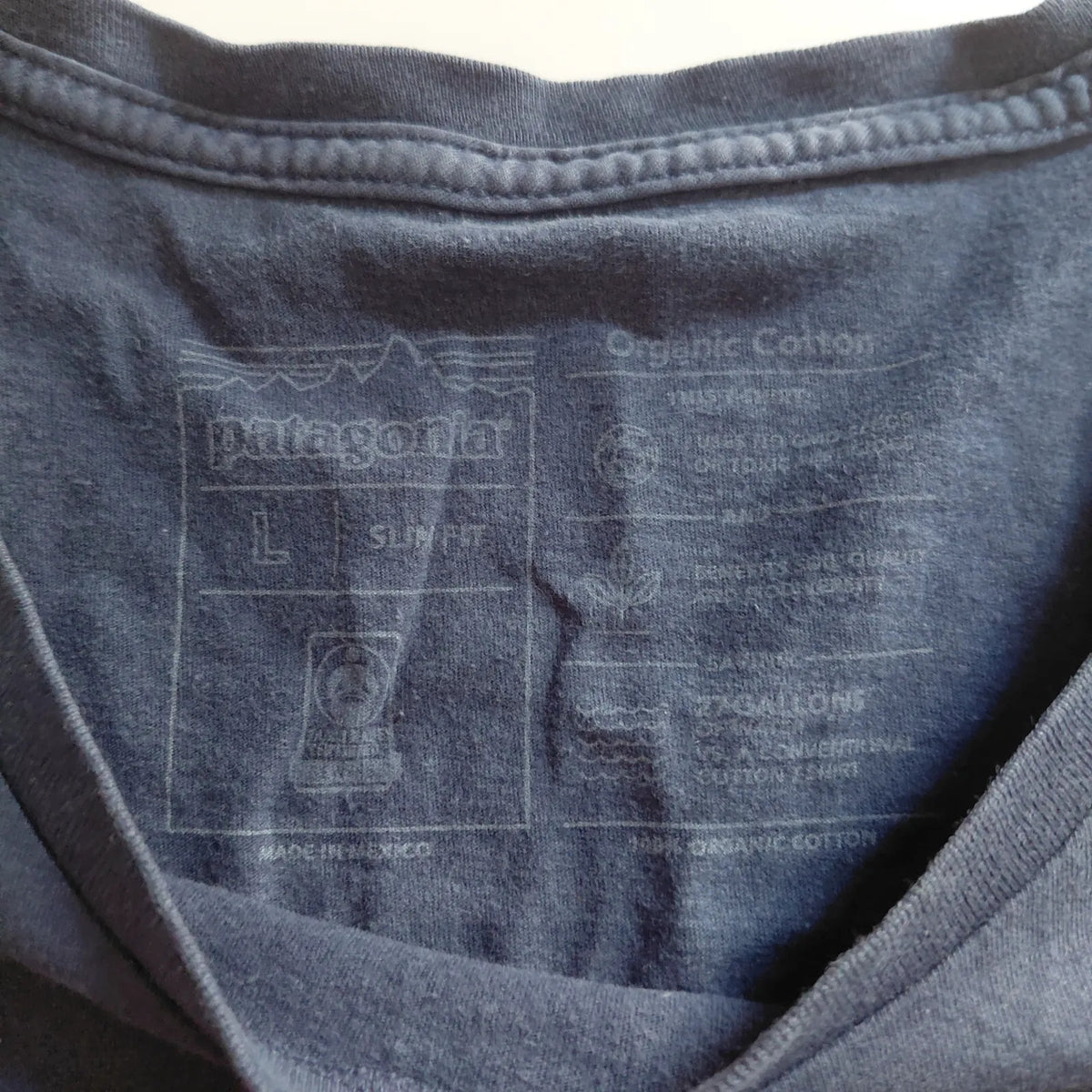 Patagonia T-Shirt Navy Organic Cotton Crew Neck Pocket Logo Graphic Outdoor