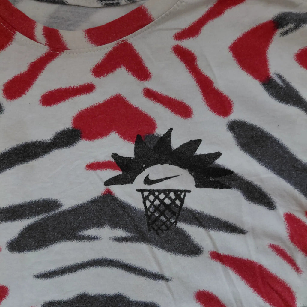 Nike The Nike Tee Crew Neck T Shirt Mens Medium White Graphic Logo Short Sleeve