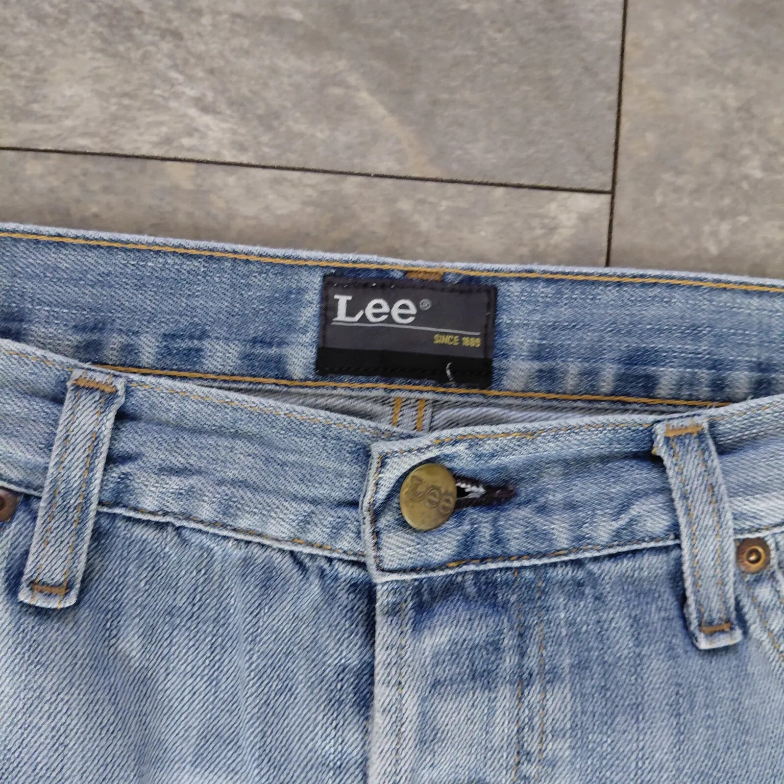 Lee Jean Shorts W34 L36 Light Blue Wash Denim Cuffed Button Fly Light Wash