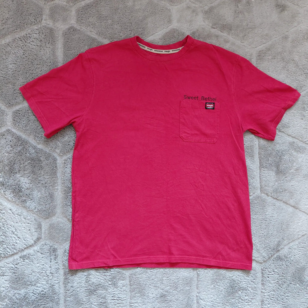 Wrangler Crew Neck T Shirt Mens Large Pink Sweet Bethel Graphic Logo Pocket