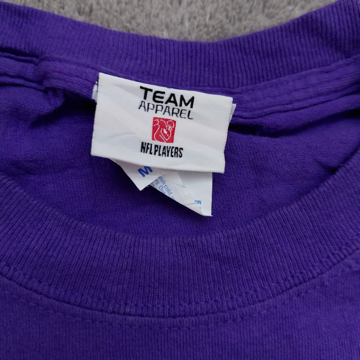 Team Apparel T Shirt Purple Vikings Thielen Number 19 Graphic Logo NFL Football